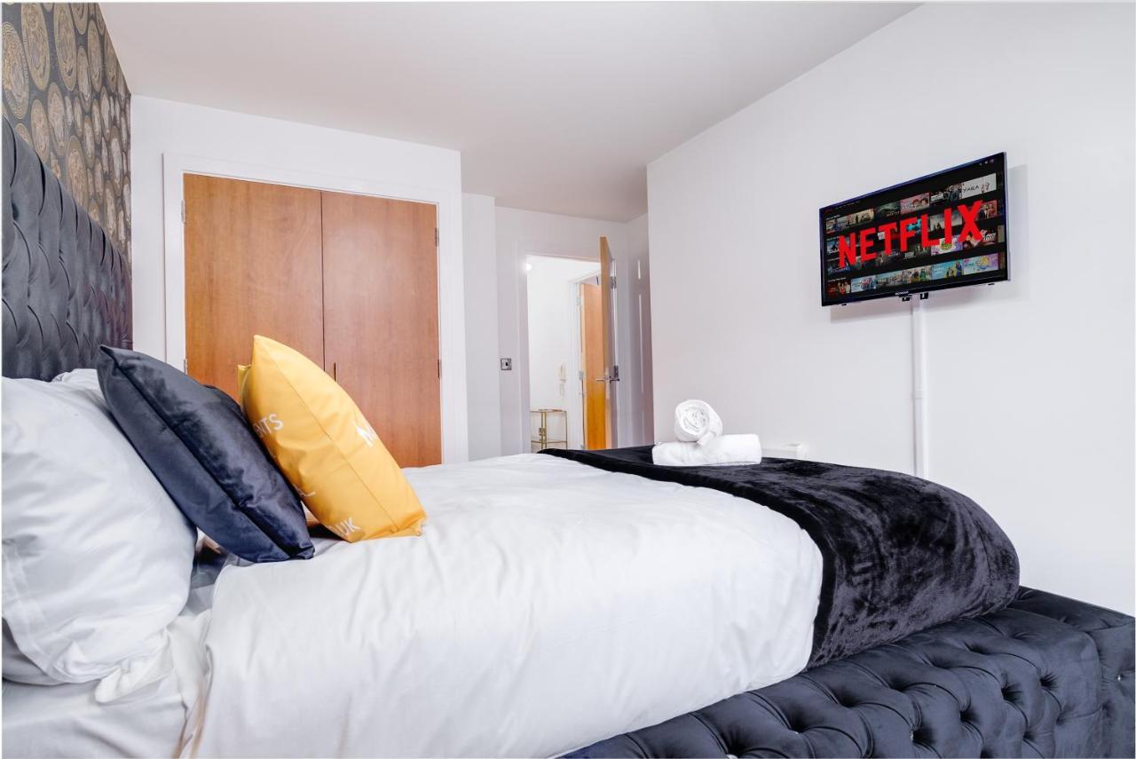 Maevela Apartments - Arcadian Versace Themed Apt ☆ Huge Balcony / Free Parking → Free Netflix -2 Min Walk From Birmingham Hippodrome Theatre, Arcadian, China Town, Sidewalk Club, Gay Village, 5 Mins From New Street Train Station - Birmingham Grand Ce Extérieur photo
