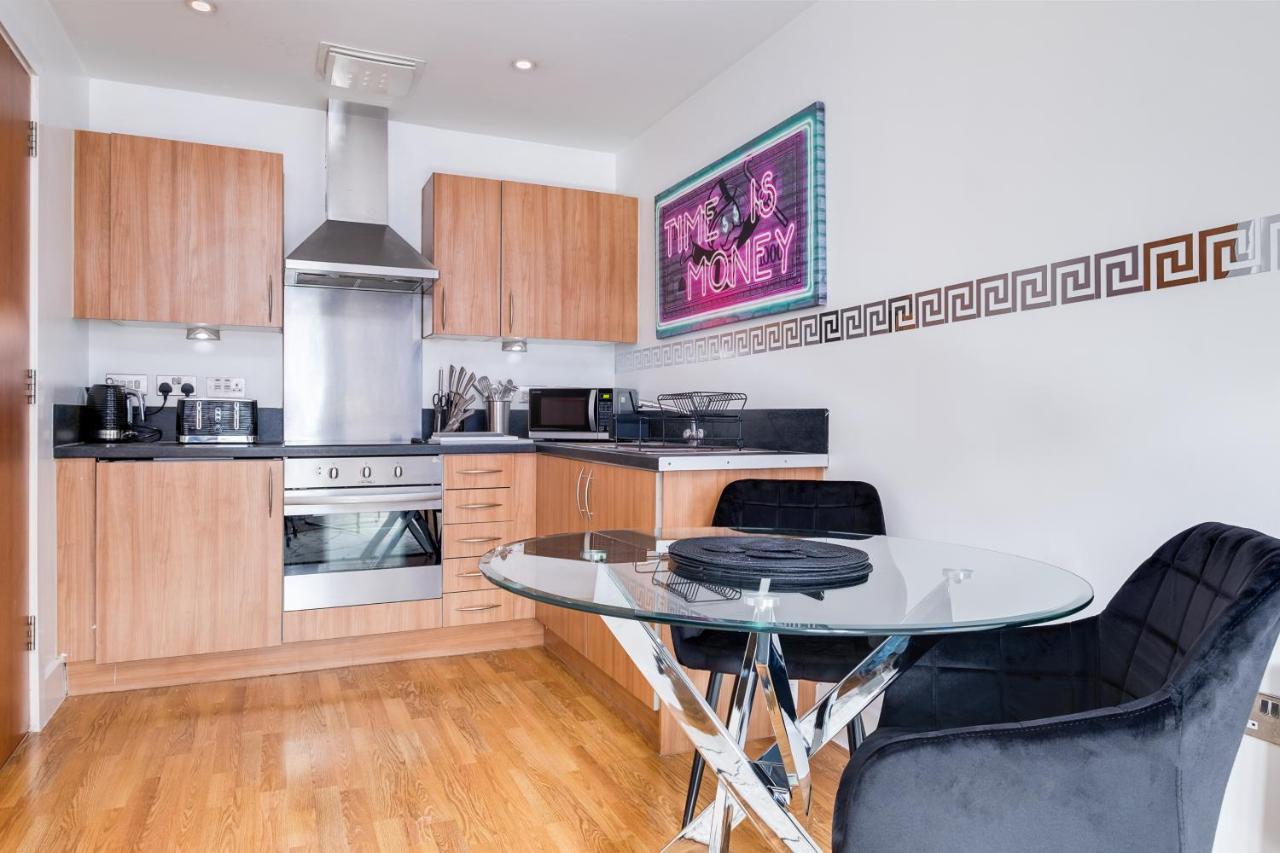 Maevela Apartments - Arcadian Versace Themed Apt ☆ Huge Balcony / Free Parking → Free Netflix -2 Min Walk From Birmingham Hippodrome Theatre, Arcadian, China Town, Sidewalk Club, Gay Village, 5 Mins From New Street Train Station - Birmingham Grand Ce Extérieur photo
