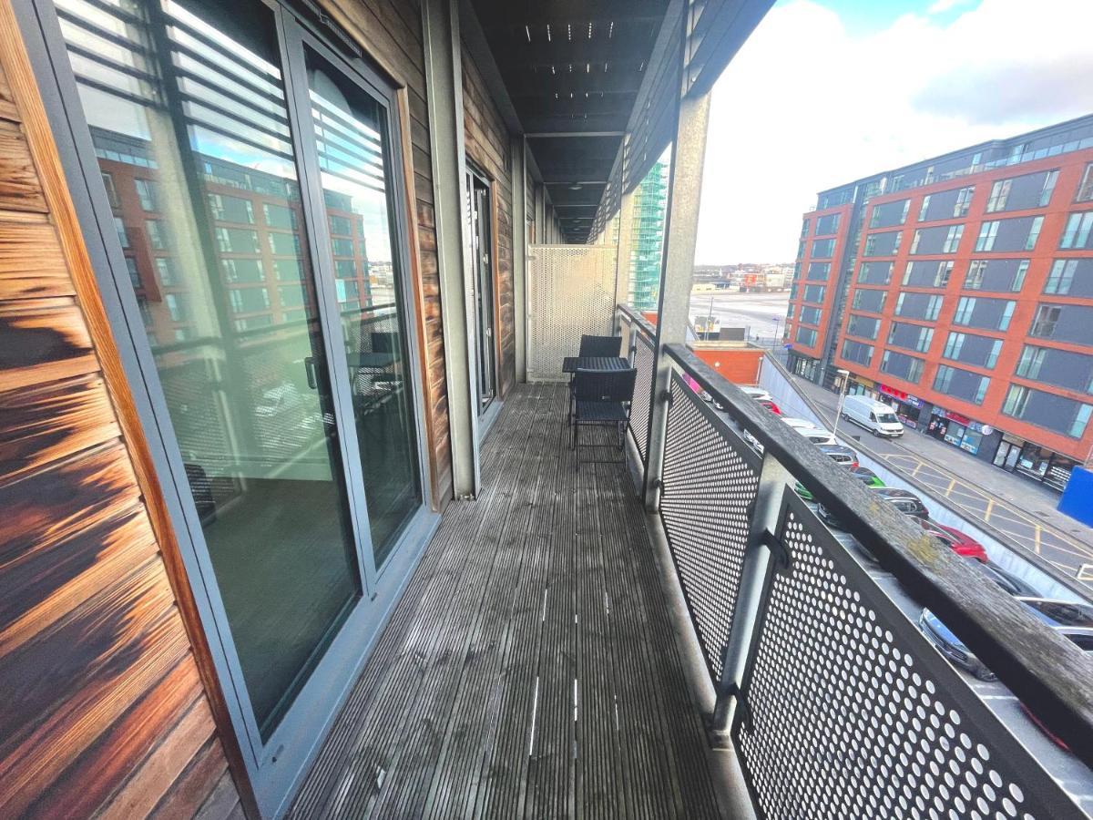 Maevela Apartments - Arcadian Versace Themed Apt ☆ Huge Balcony / Free Parking → Free Netflix -2 Min Walk From Birmingham Hippodrome Theatre, Arcadian, China Town, Sidewalk Club, Gay Village, 5 Mins From New Street Train Station - Birmingham Grand Ce Extérieur photo