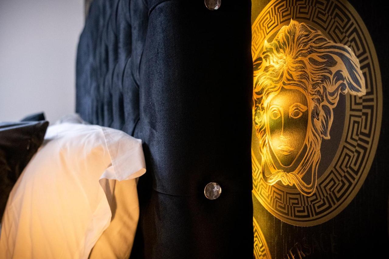 Maevela Apartments - Arcadian Versace Themed Apt ☆ Huge Balcony / Free Parking → Free Netflix -2 Min Walk From Birmingham Hippodrome Theatre, Arcadian, China Town, Sidewalk Club, Gay Village, 5 Mins From New Street Train Station - Birmingham Grand Ce Extérieur photo