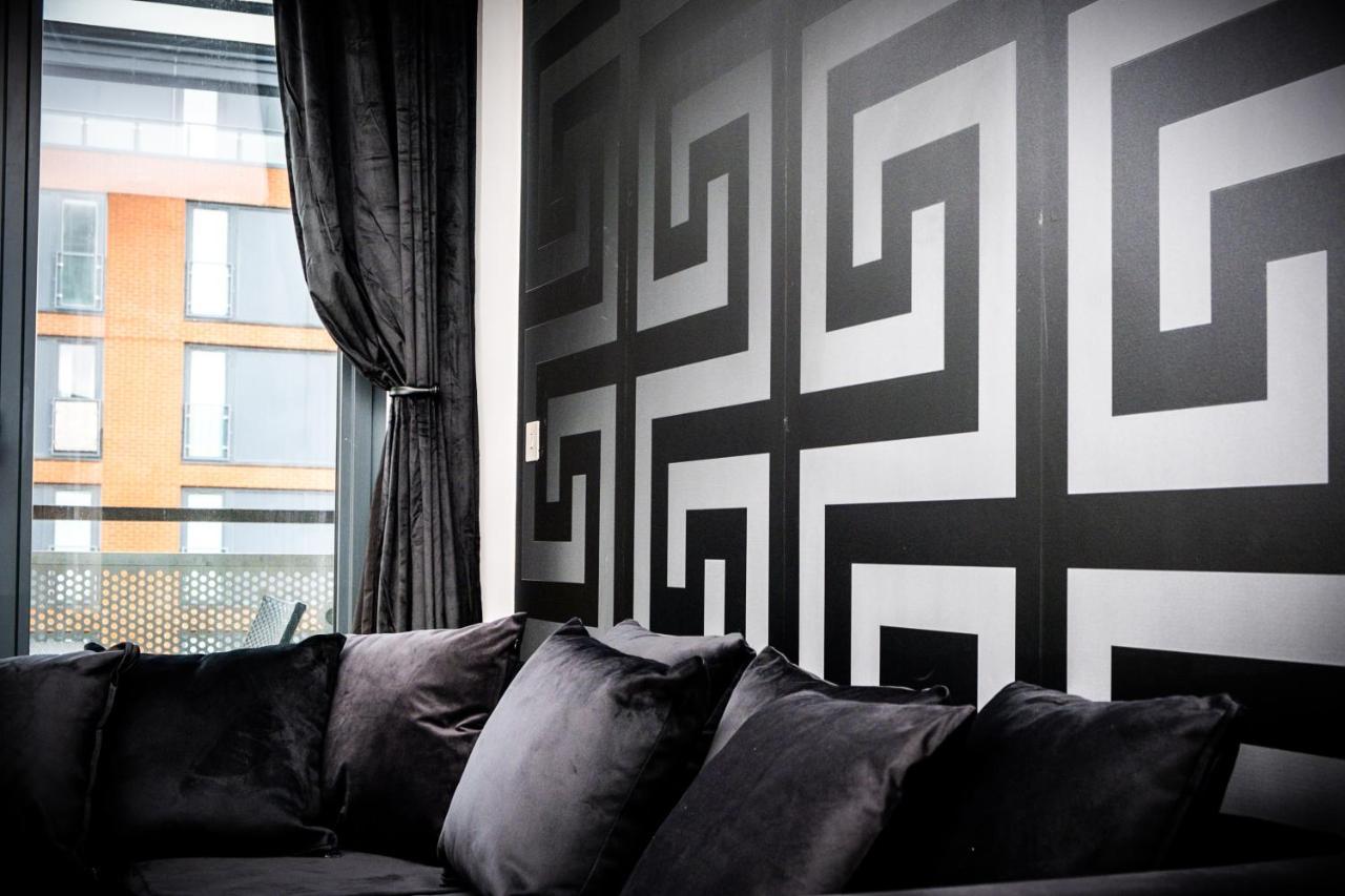 Maevela Apartments - Arcadian Versace Themed Apt ☆ Huge Balcony / Free Parking → Free Netflix -2 Min Walk From Birmingham Hippodrome Theatre, Arcadian, China Town, Sidewalk Club, Gay Village, 5 Mins From New Street Train Station - Birmingham Grand Ce Extérieur photo
